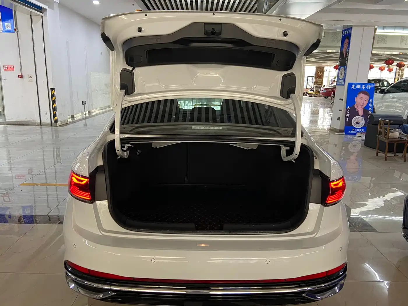 Volkswagen Sagitar 2023 Model Year 280TSI DSG Surpass Edition фото 12