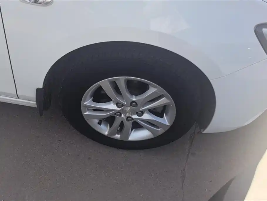 Chevrolet Cavalier 2016 1.5L Automatic Delight Edition фото 6