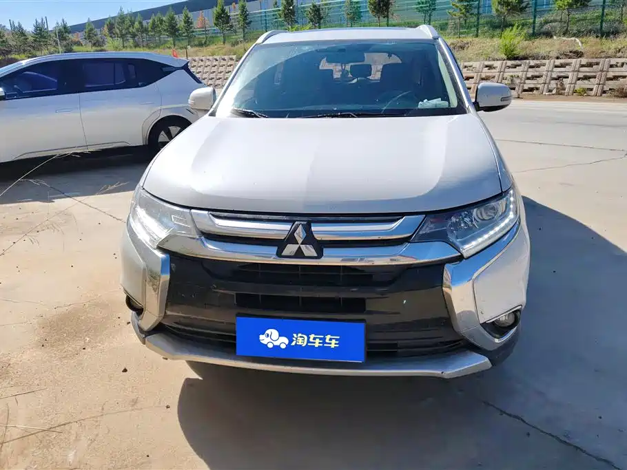 MITSUBISHI OUTLANDER