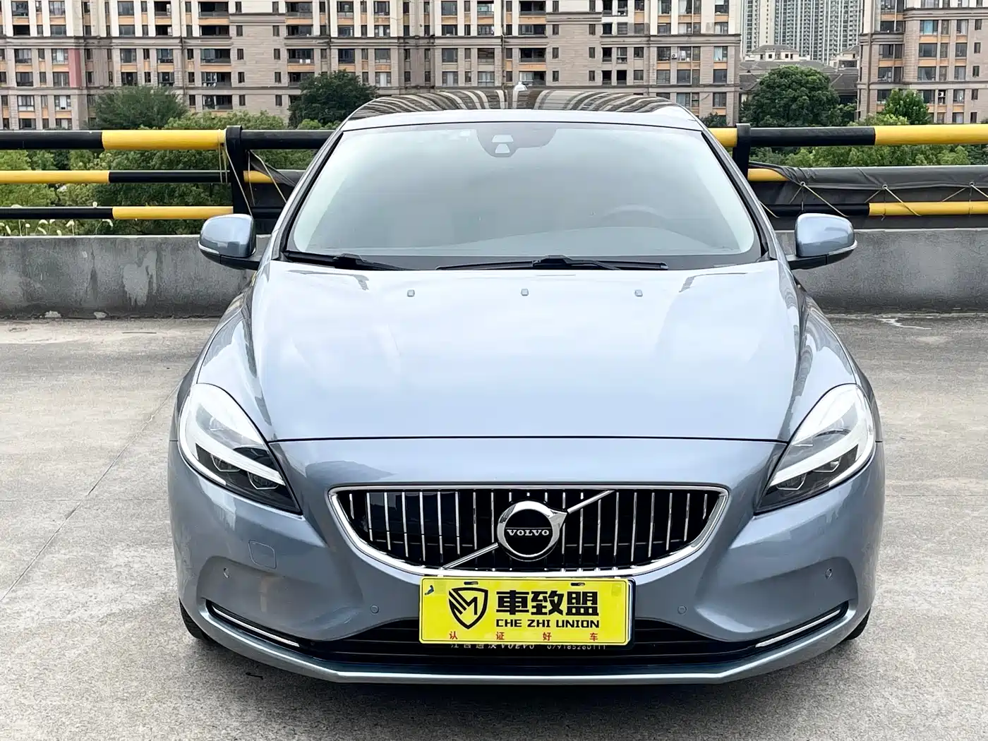 Фото 2 - Volvo V40
