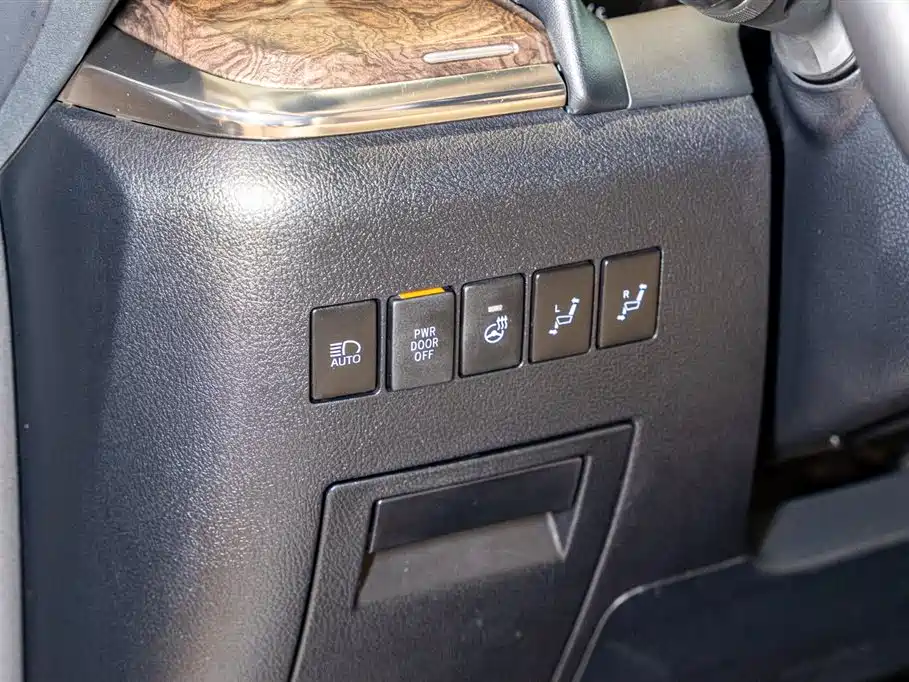 Toyota Alphard 2021 Hybrid 2.5L Premium фото 17