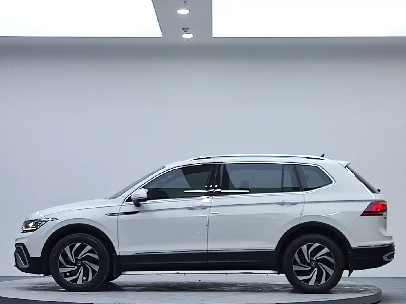 Volkswagen Tiguan L 2023 280TSI 2WD Trend Limited Edition фото 4