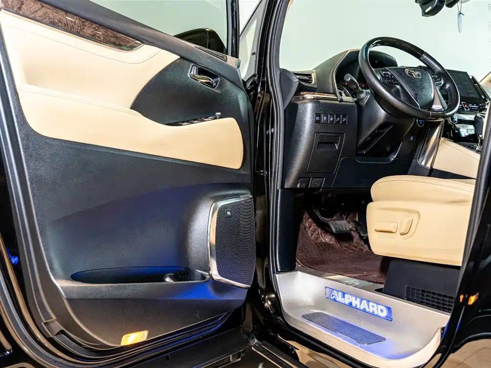 Toyota Alphard 2021 Hybrid 2.5L Premium фото 7