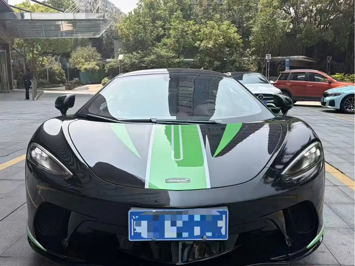 Photo 2 - McLaren GT