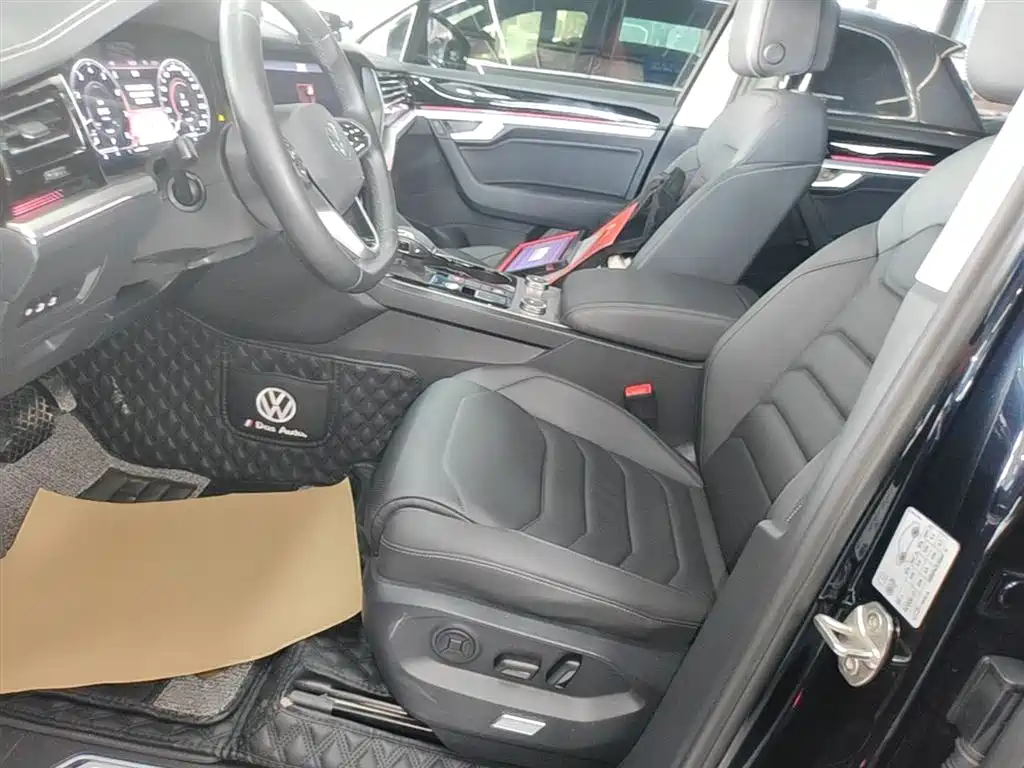VOLKSWAGEN TOUAREG