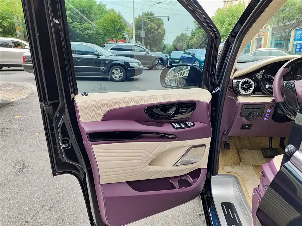 Mercedes-Benz Vito 2023 2.0T Elite 7-Seater фото 6