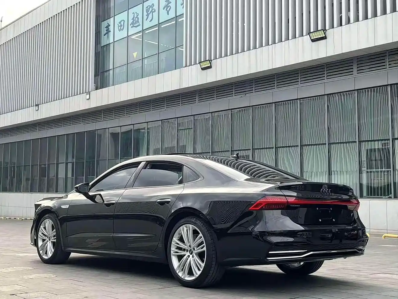 Audi A7L 2024 45 TFSI quattro Premium Luxury фото 13