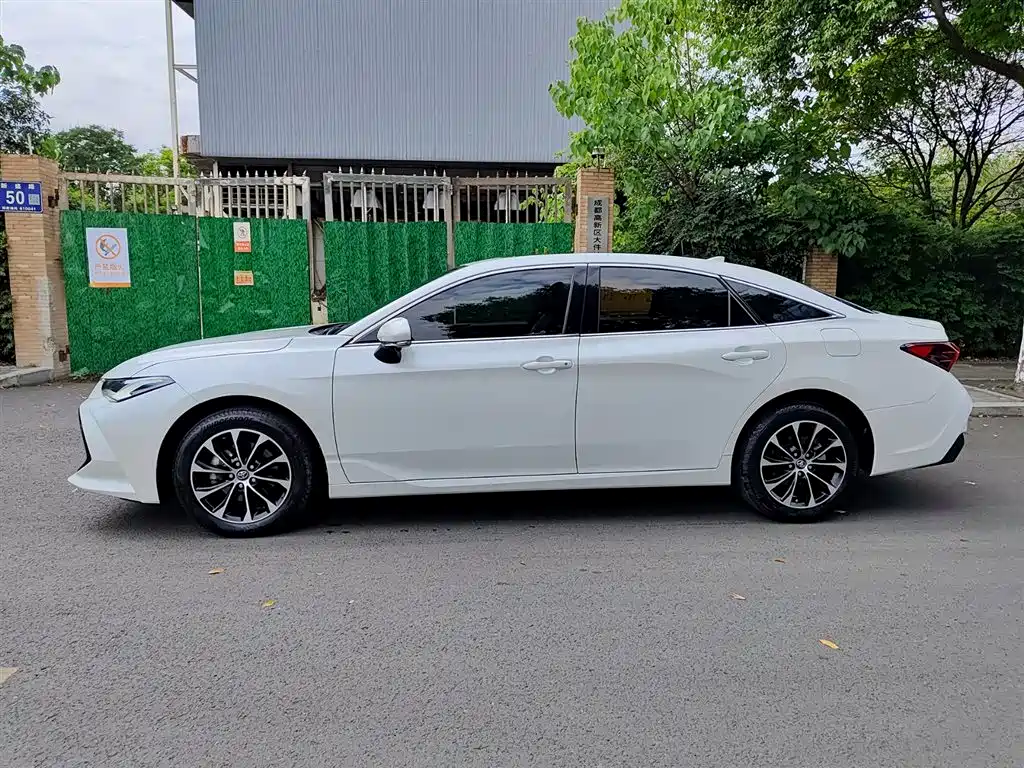 Toyota Avalon 2023 2.0L Premium Selection фото 3