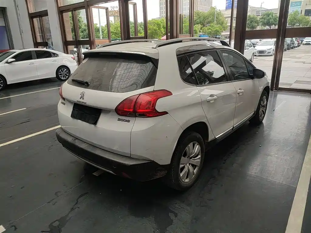 Peugeot 2008 2014 1.6L Automatic Fashion Edition фото 7
