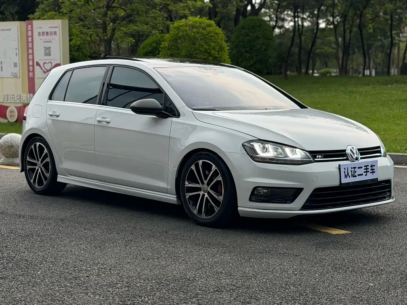 Volkswagen Golf 2017 280TSI Auto R-Line Millionth Anniversary Edition фото 12