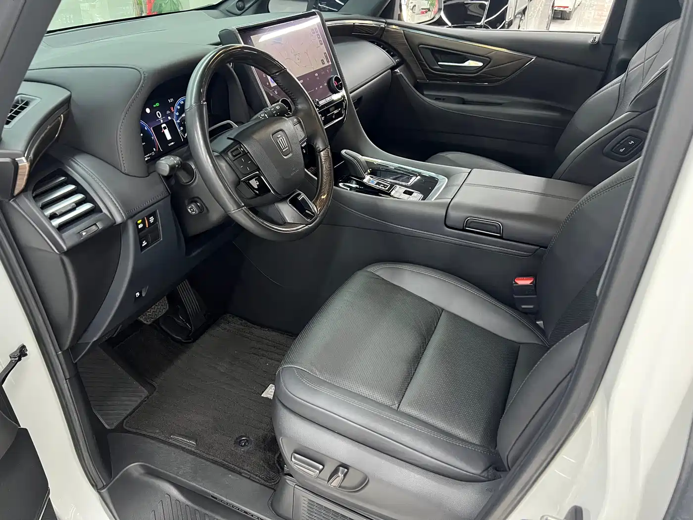 Toyota Vellfire 2024 Crown Hybrid 2.5L Executive Premium Edition фото 20