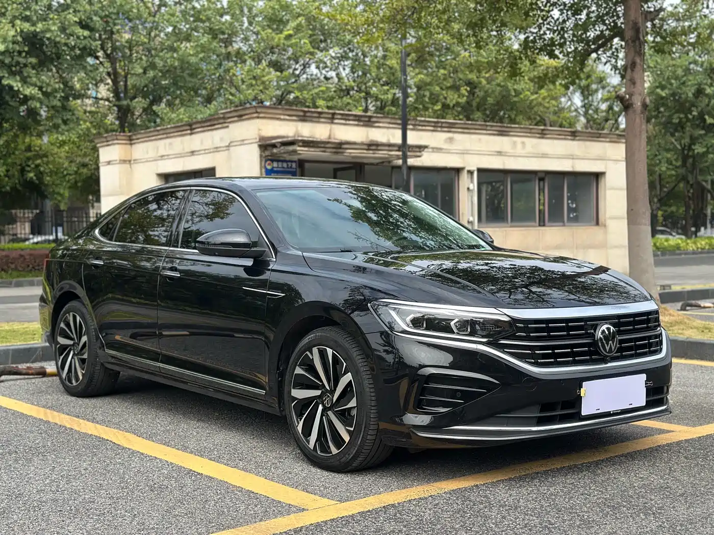 Volkswagen Passat 2023 330TSI Premium Edition фото 3