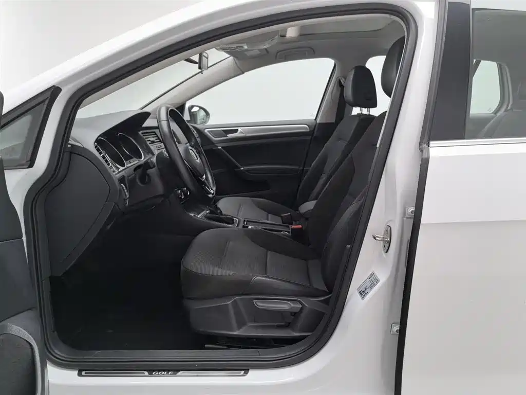 Volkswagen Golf 2018 230TSI Automatic Comfort фото 10
