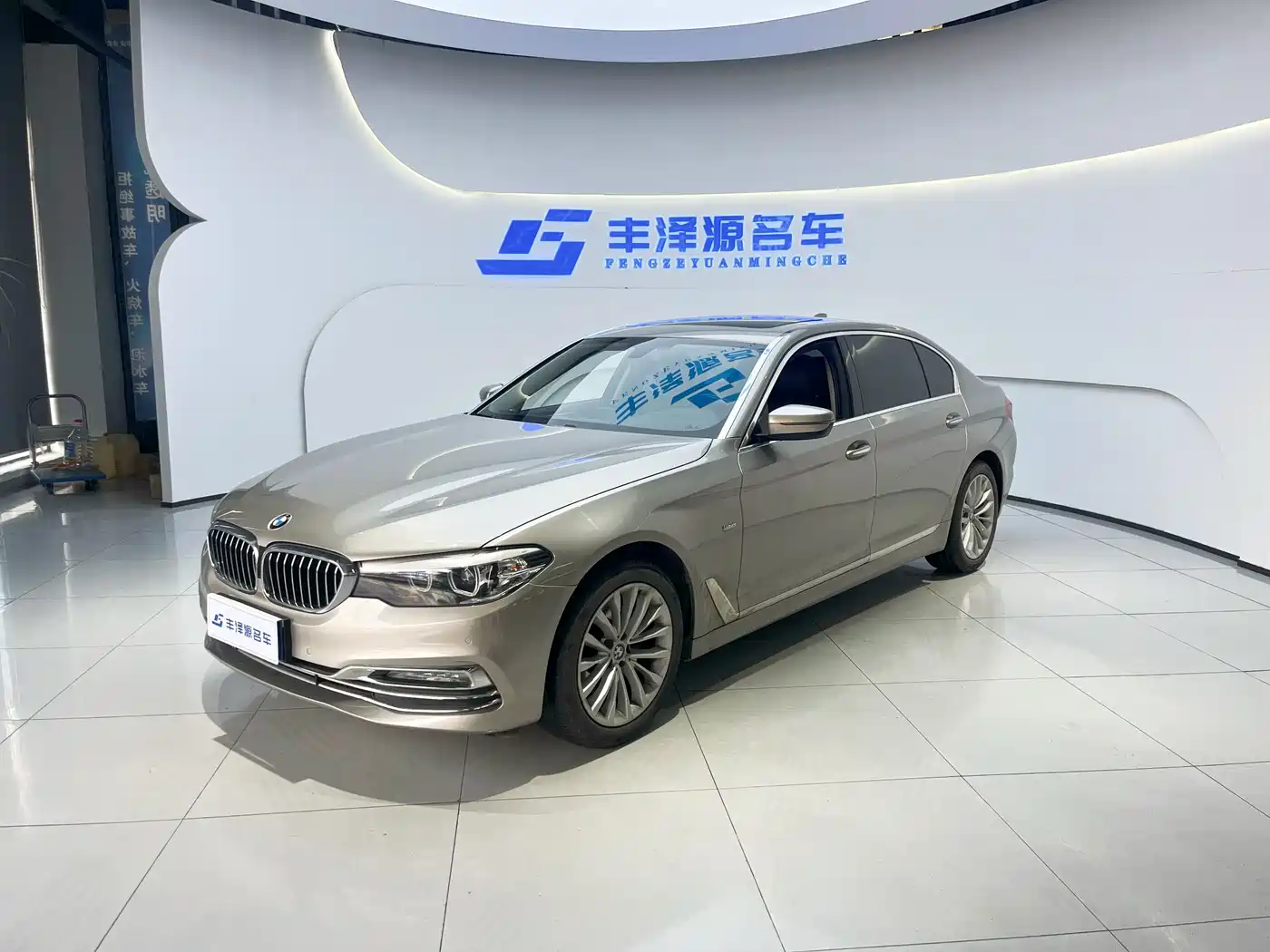 BMW 5 Series 2018 525Li Luxury Package