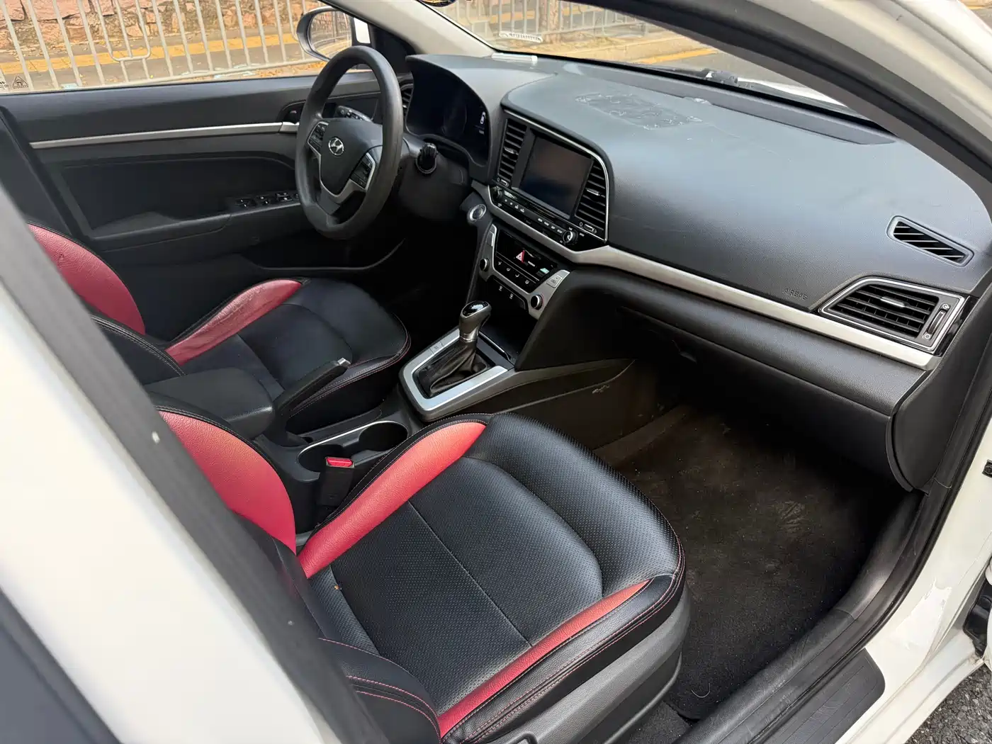 Hyundai Elantra 2016 Model 1.6L Automatic Smart Elite фото 10