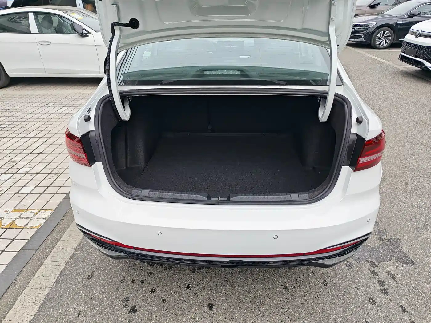 Volkswagen Lavida 2024 Model 300TSI DSG Starlight Leading Edition фото 14