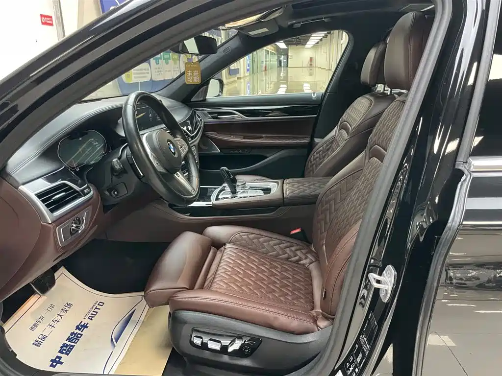 BMW 7 Series 2019 Facelift 740Li xDrive Executive M Sport Package фото 10