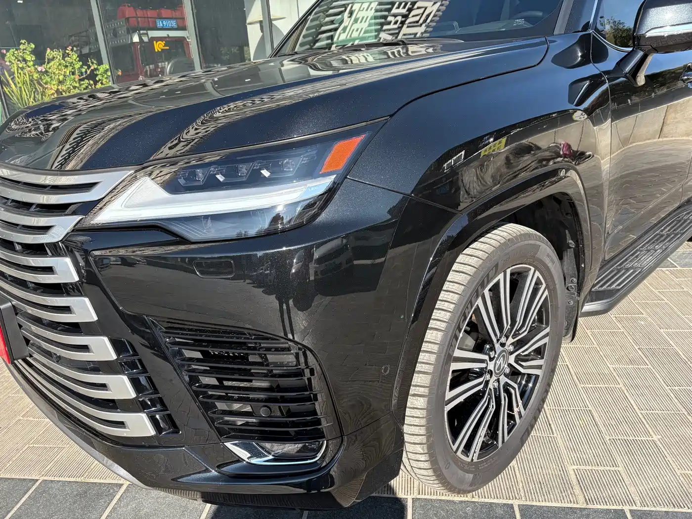 Lexus LX 2025 700h Boundary Edition фото 16