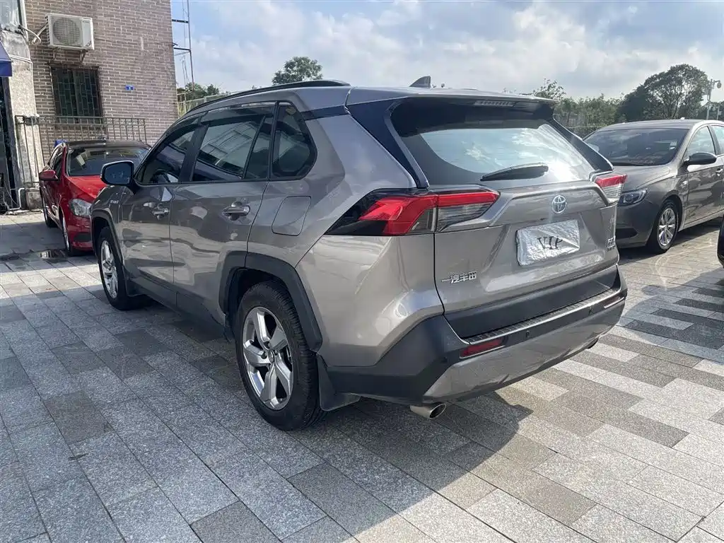 Toyota RAV4 Rongfang 2022 Hybrid 2.5L E-CVT 2WD Elite Edition фото 8