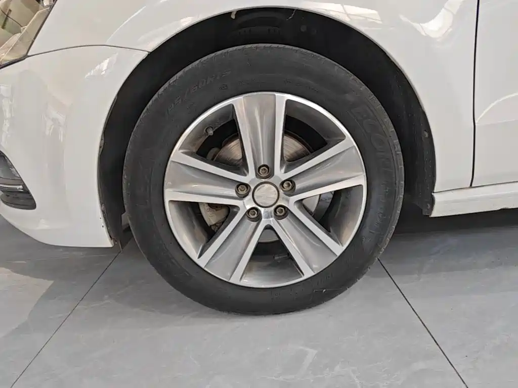 Фото 23 - Volkswagen Polo