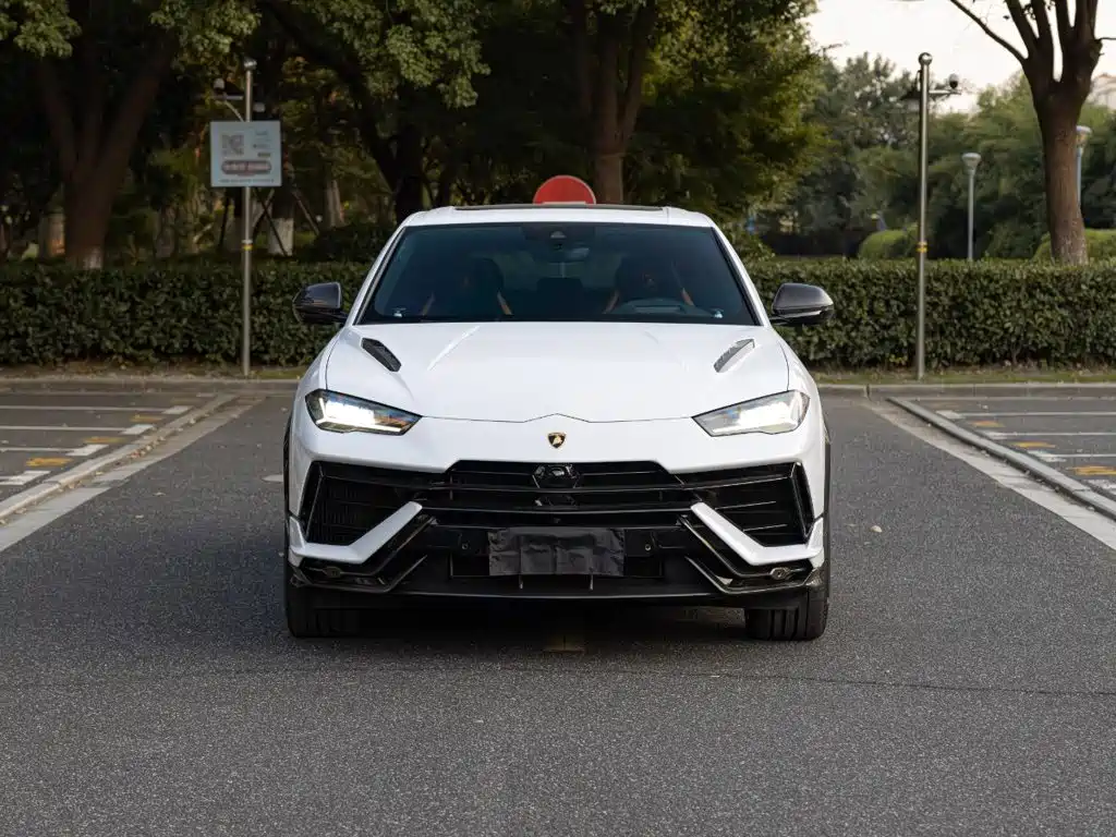 Фото 2 - Lamborghini Urus
