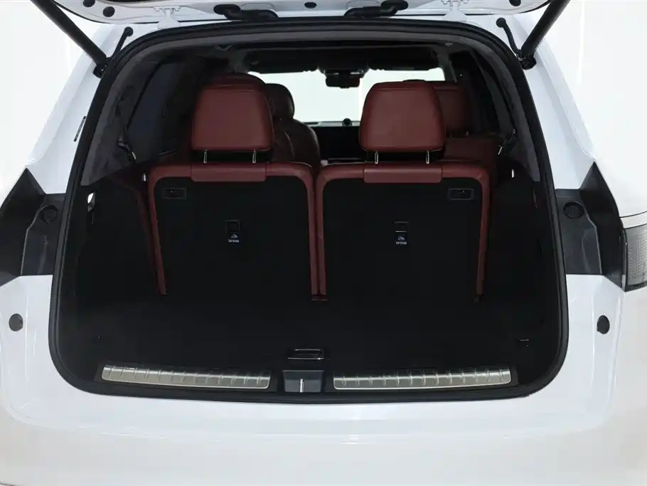AITO Wenjie AITO M8 2025 Extended Range Ultra 53.4kWh 6-Seater фото 10