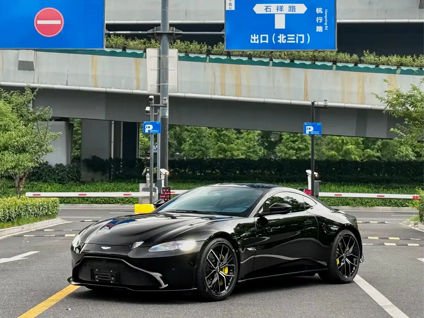 2023 Aston Martin V8 Vantage