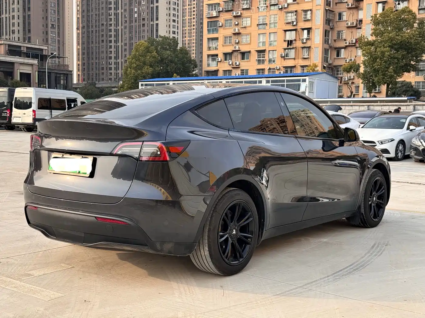 TESLA MODEL Y