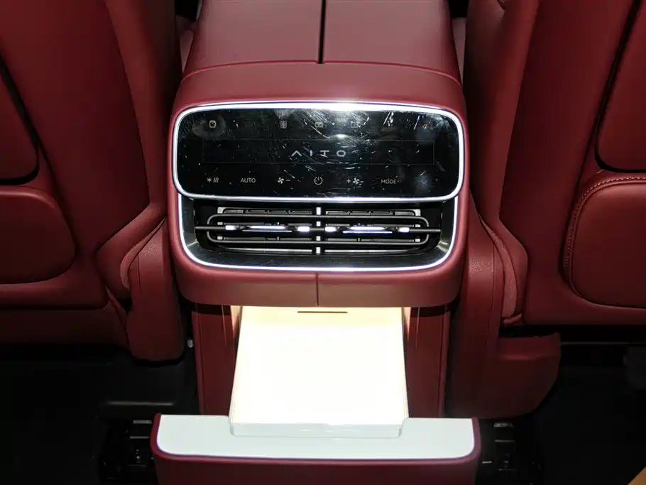 AITO Wenjie AITO M8 2025 Model Extended Range Ultra Edition 53.4kWh 5-Seater фото 31