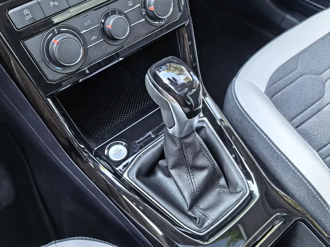 Volkswagen Tharu 2025 Model Rising Star 300TSI Aspiration Edition фото 17