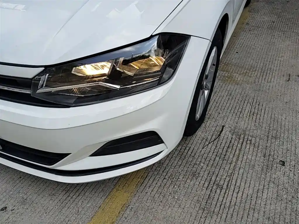 Volkswagen Polo 2019 Plus 1.5L Automatic Panorama Enjoyment Edition фото 24