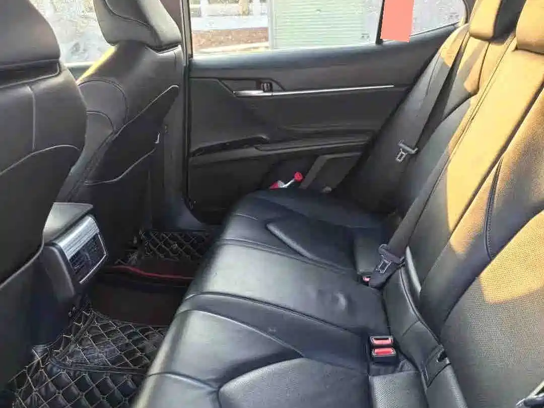 Фото 7 - Toyota Camry