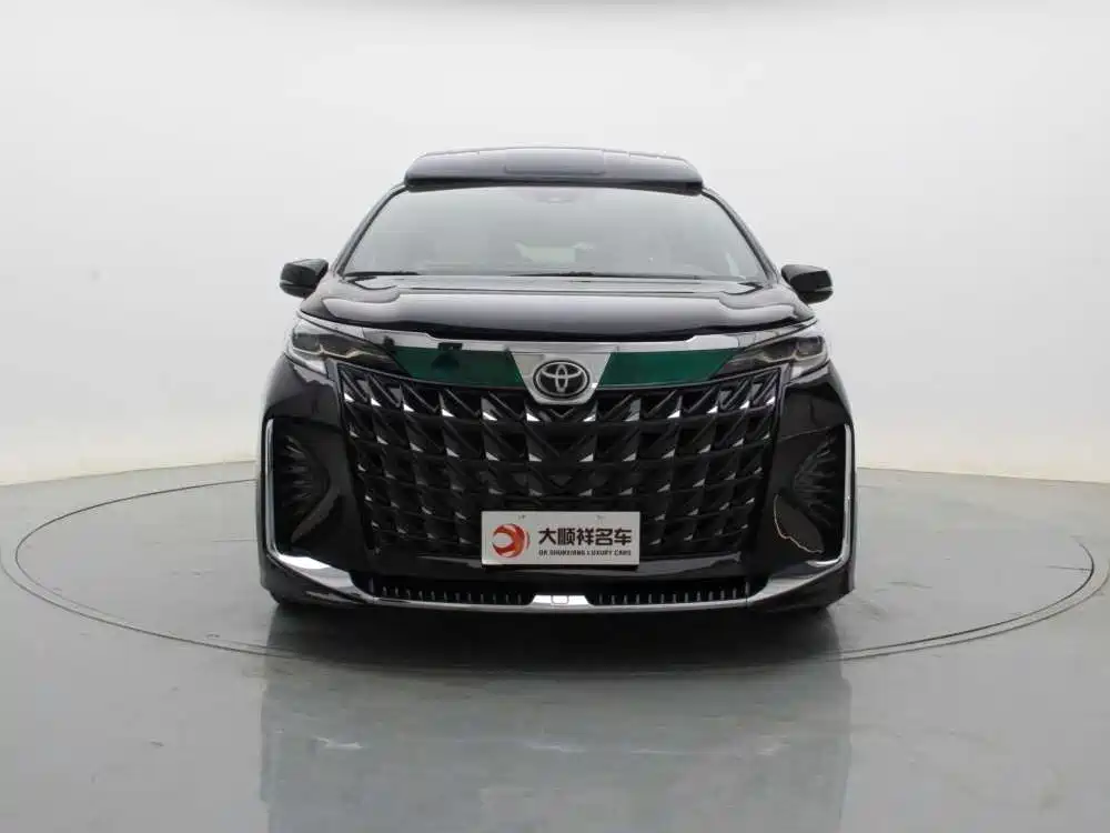 Toyota Granvia 2024 2.5L Hybrid Comfort фото 2