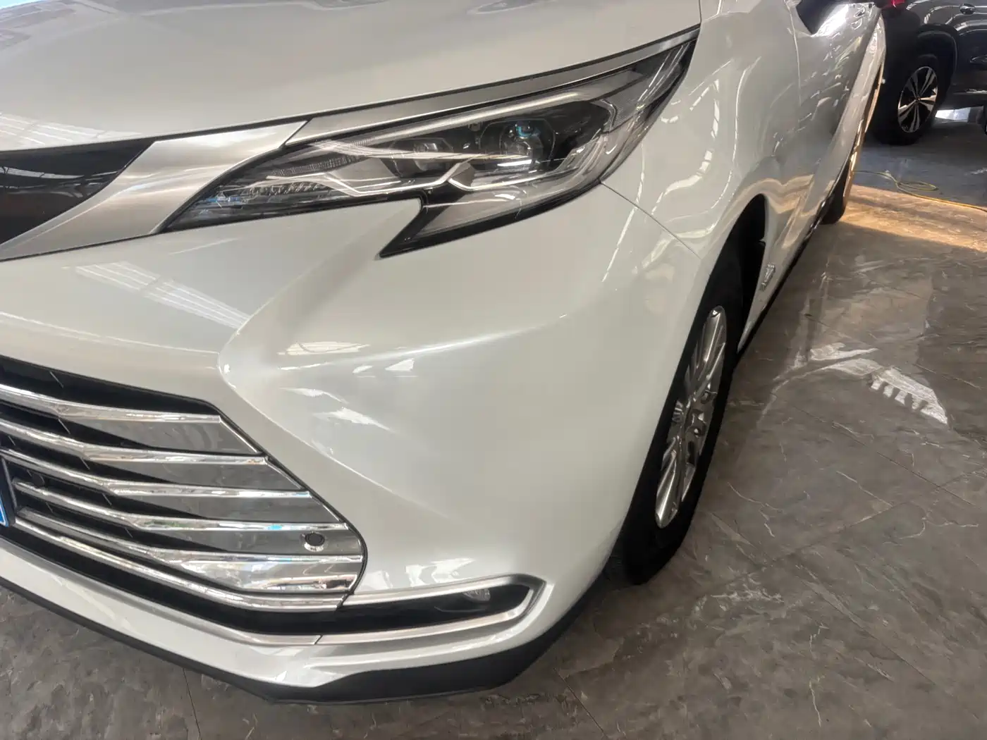 Toyota Sienna 2021 2.5L Hybrid Premium Edition фото 2