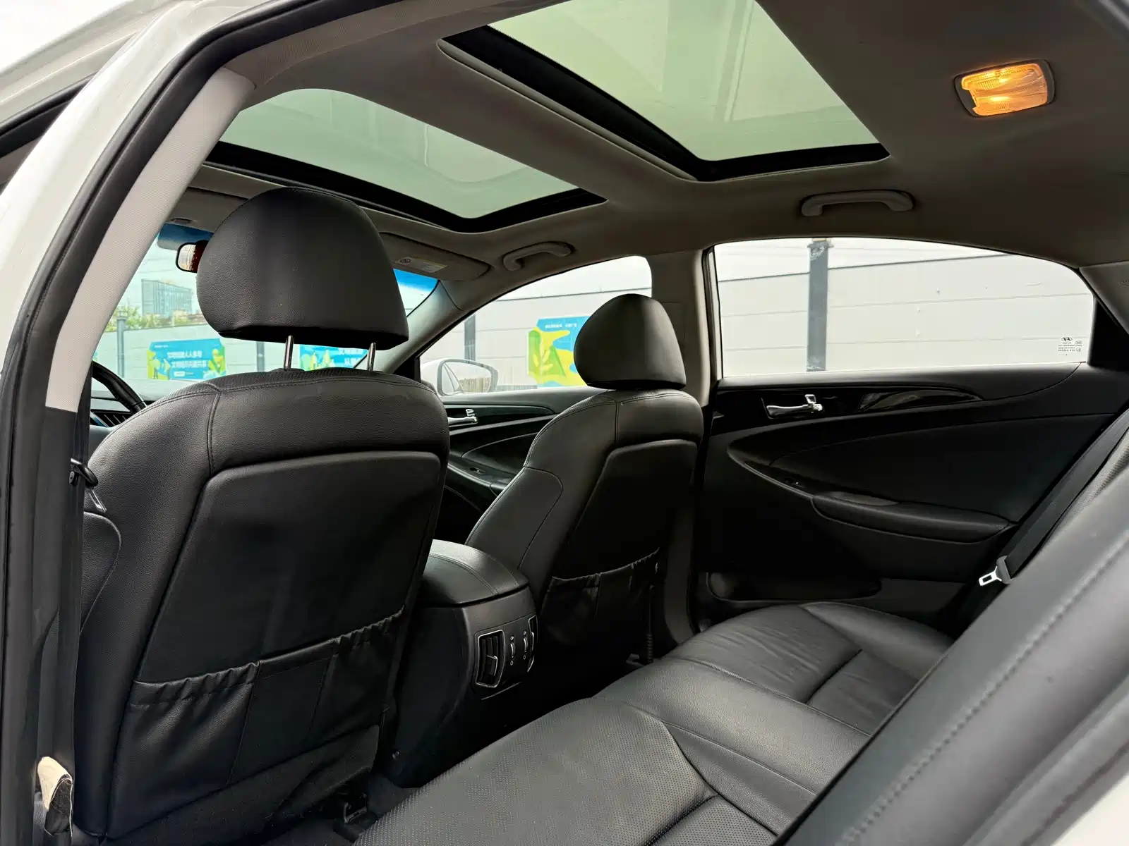 Photo 11 - Hyundai Sonata