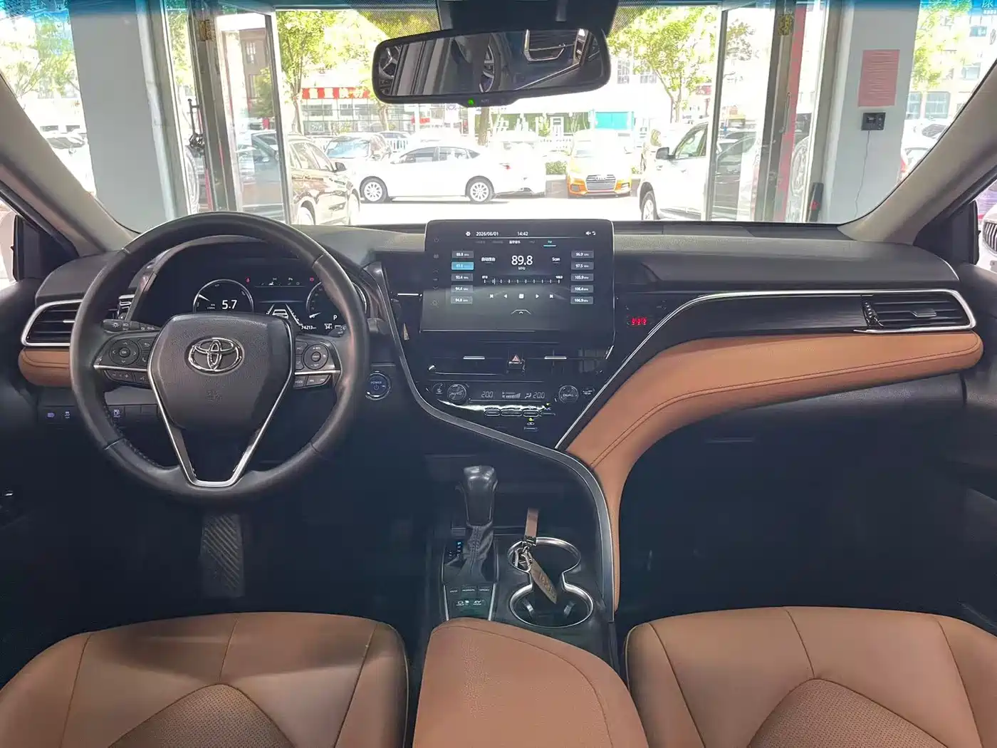Toyota Camry 2021 Hybrid 2.5HG Luxury Edition фото 9