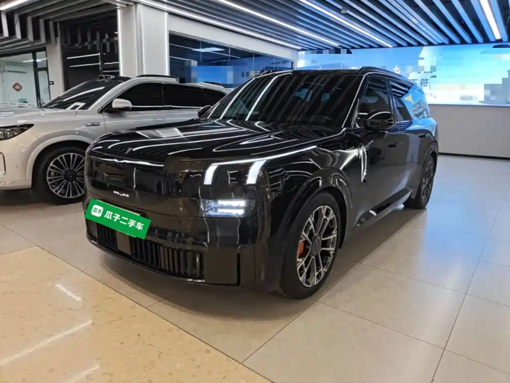 Lynk & Co 900 2025