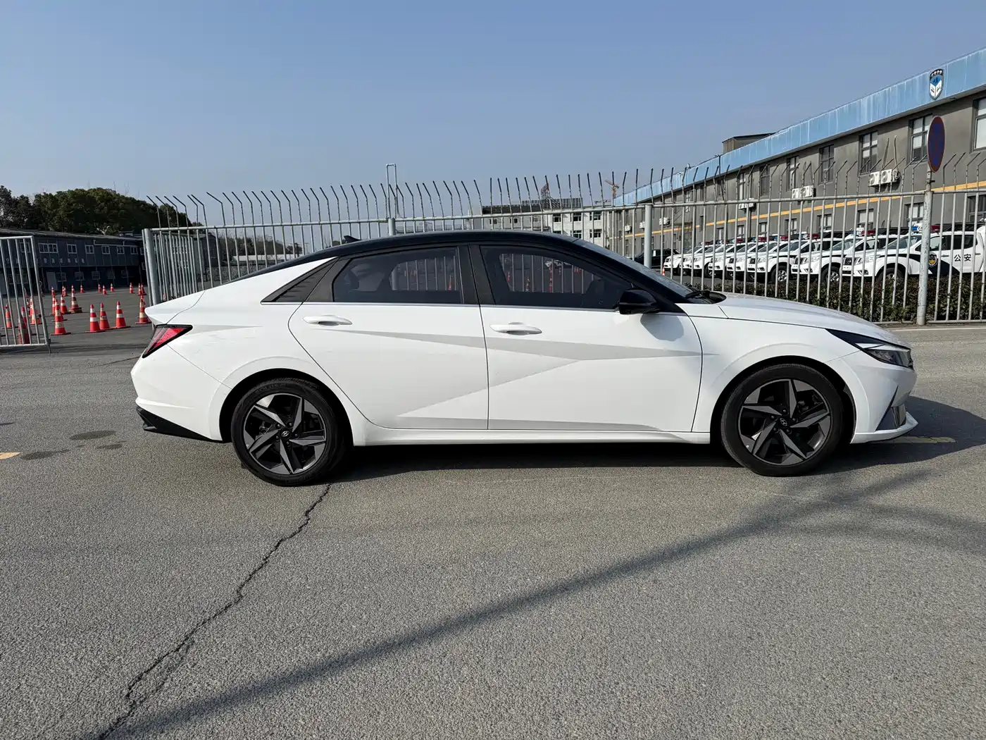 Hyundai Elantra 2021 1.5L CVT TOP Flagship Edition фото 10