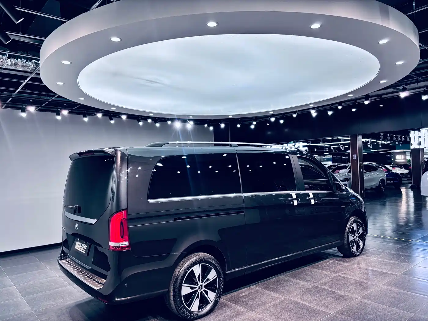 Mercedes-Benz V-Class 2022 V 260 L Long Wheelbase Prestige Edition фото 3