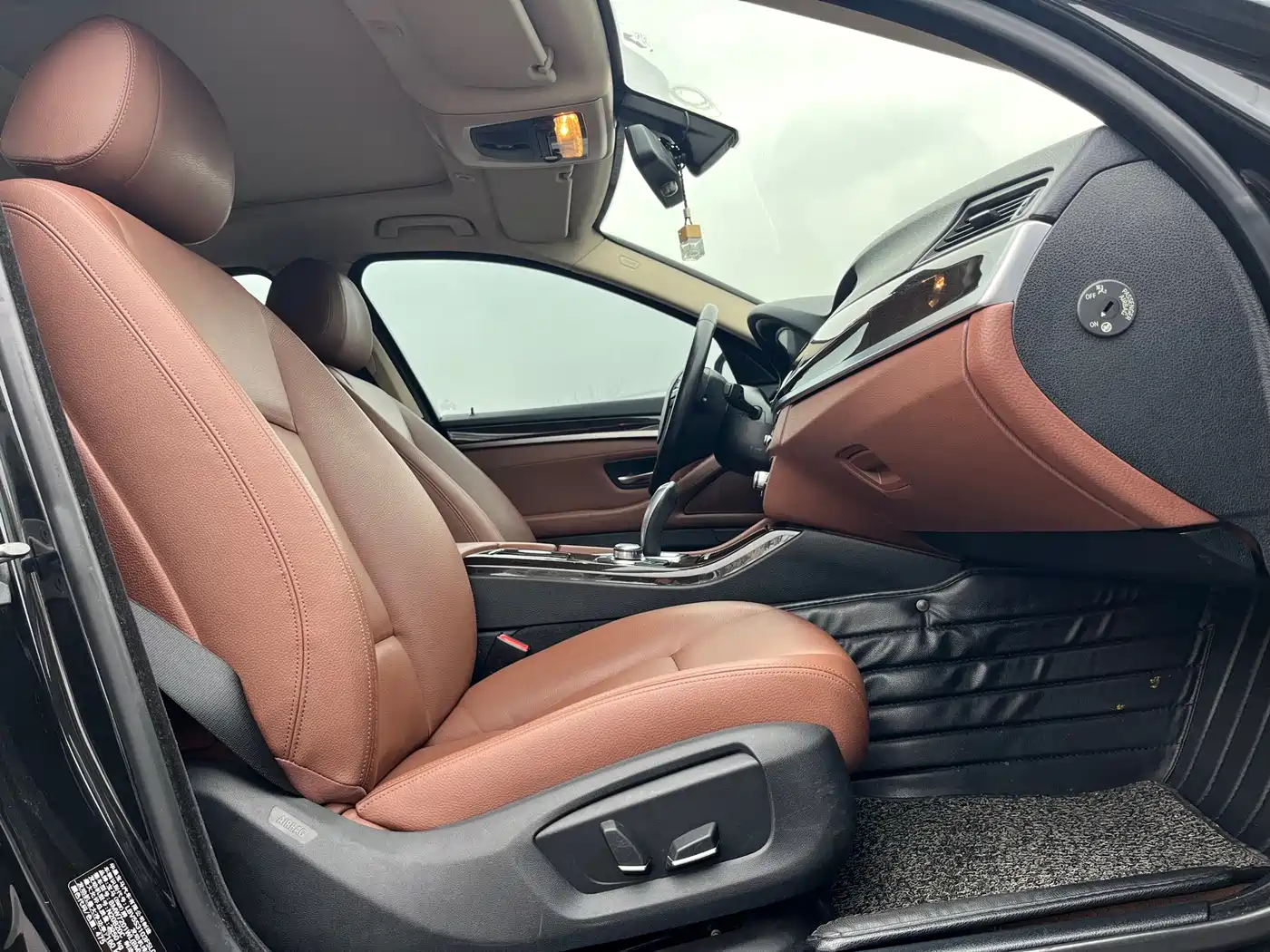 BMW 5 Series 2014 525Li Leading фото 13
