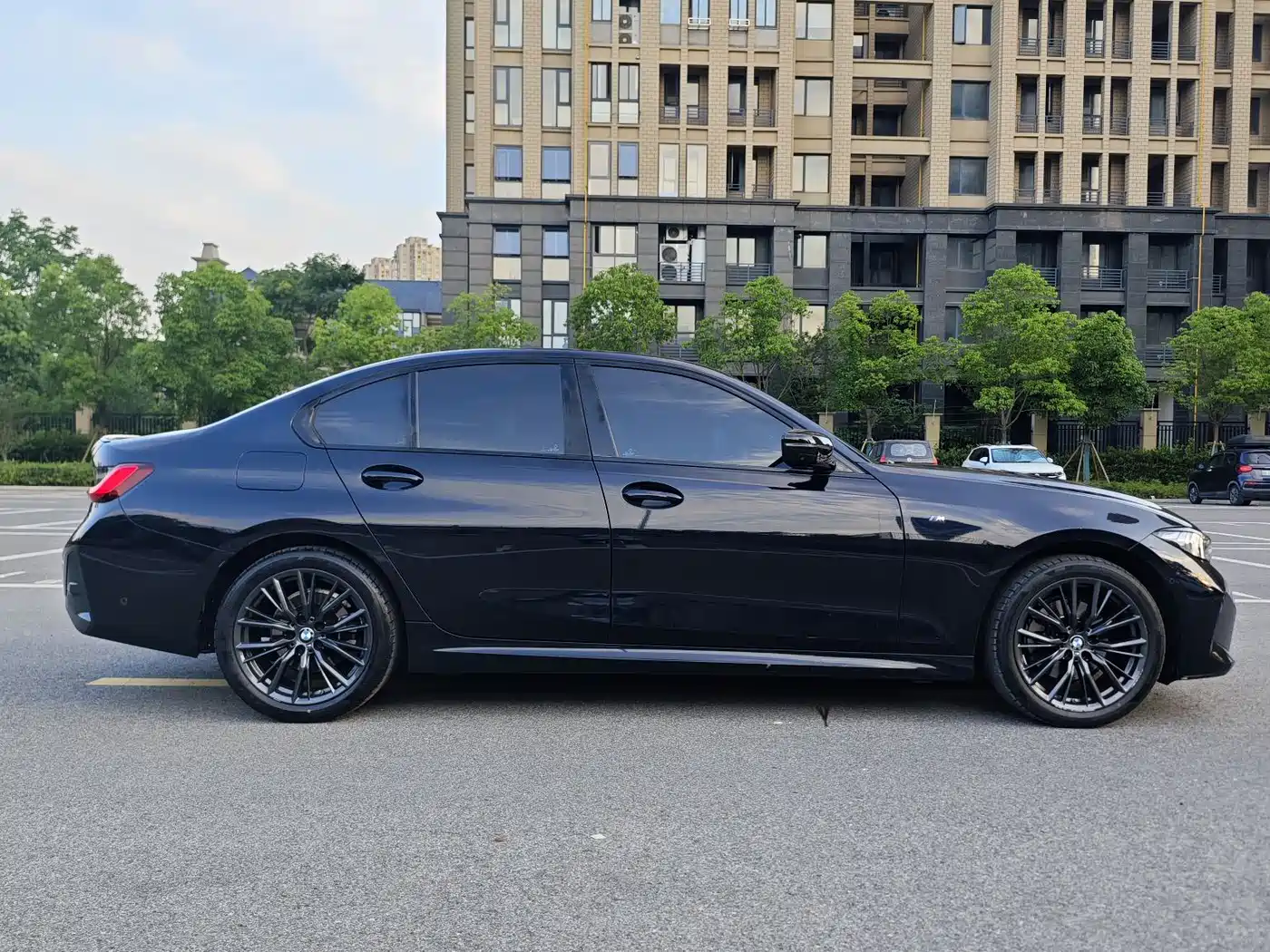 BMW 3 Series 2023 325i M Sport Black Night Package фото 4