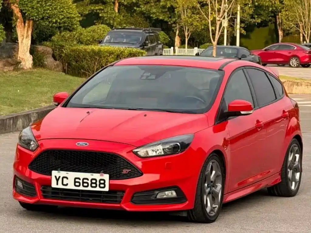 Ford Focus (Import) 2017 2015 2.0T ST Orange Edition