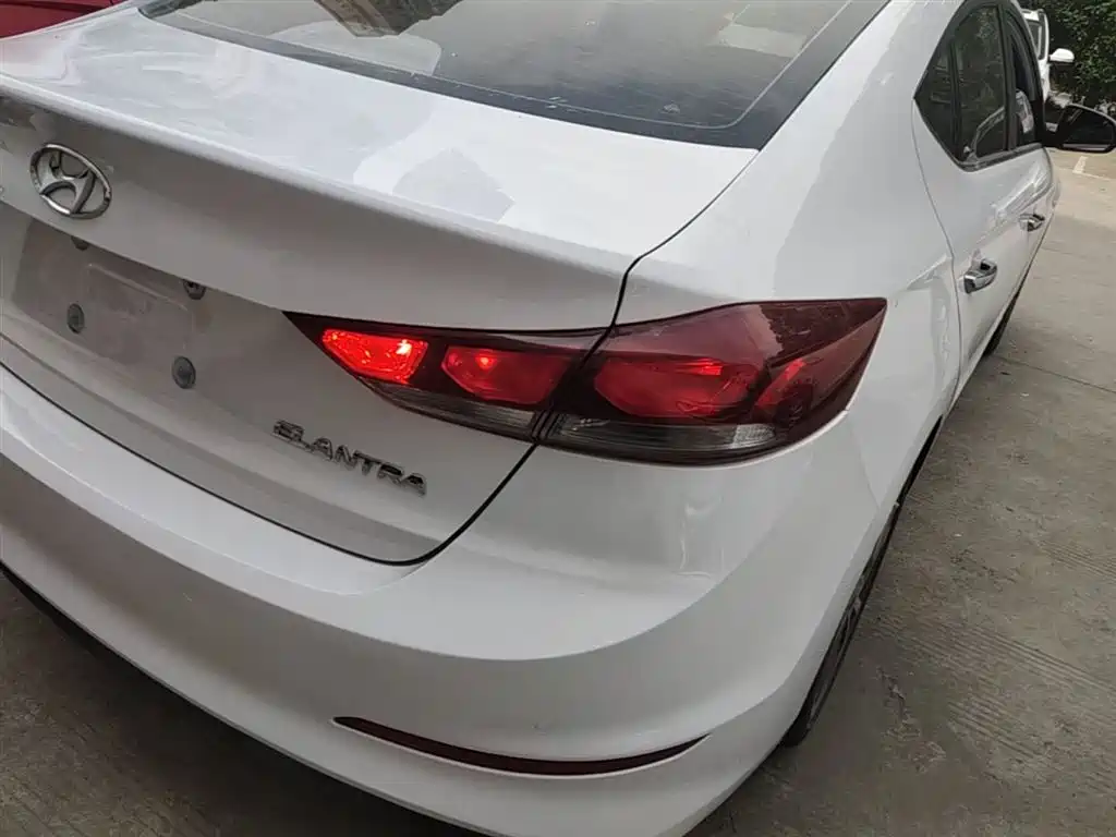 Hyundai Elantra 2016 Model 1.6L Automatic Smart Elite фото 8