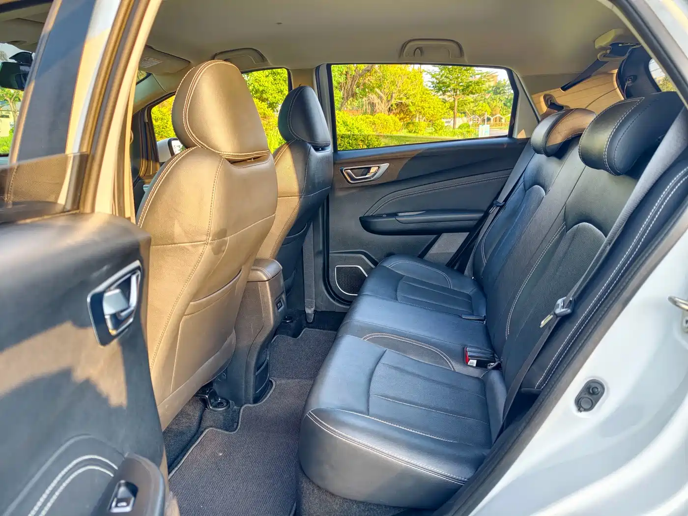 Фото 14 - Geely Vision X3