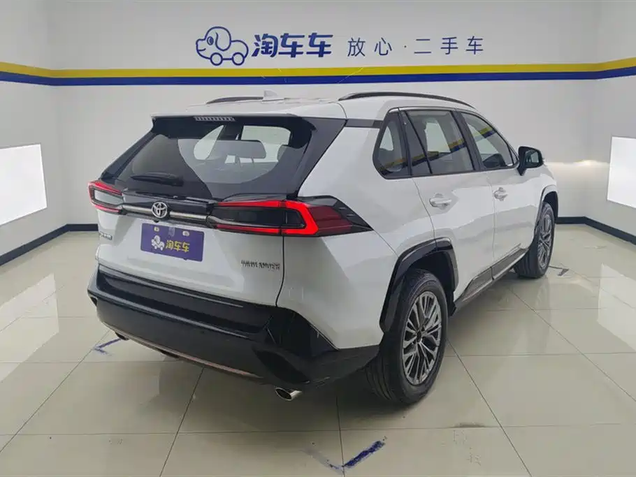 Toyota Wildlander 2024 2.0L CVT 2WD Luxury PLUS Edition фото 3