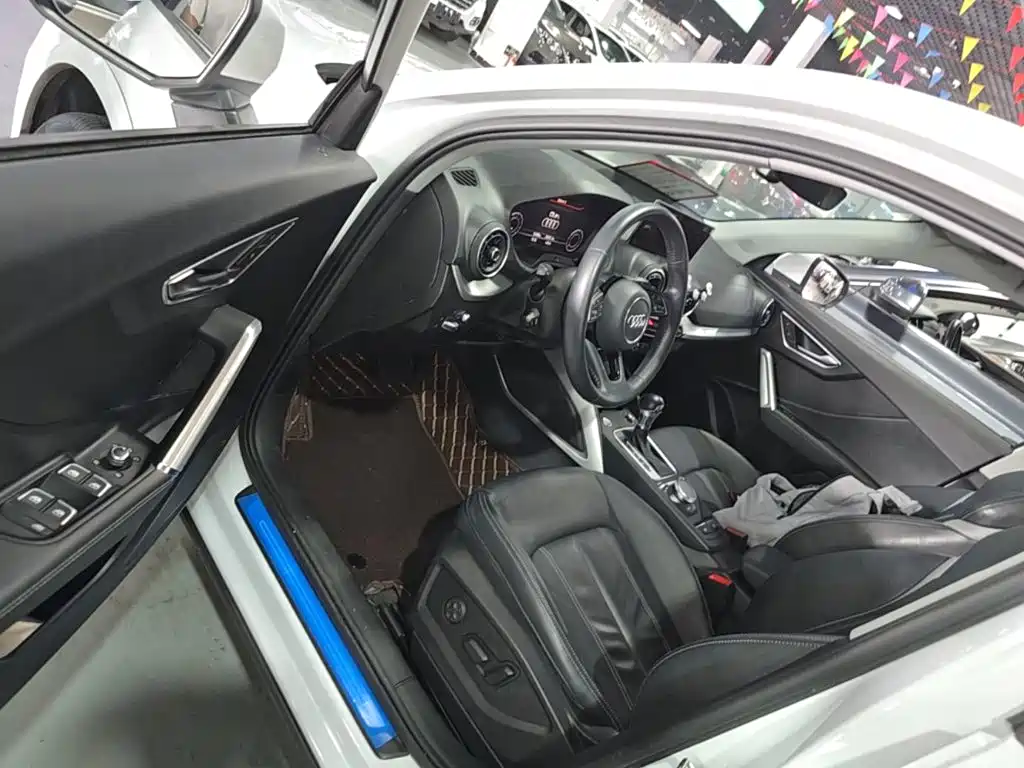 Photo 16 - Audi Q2L