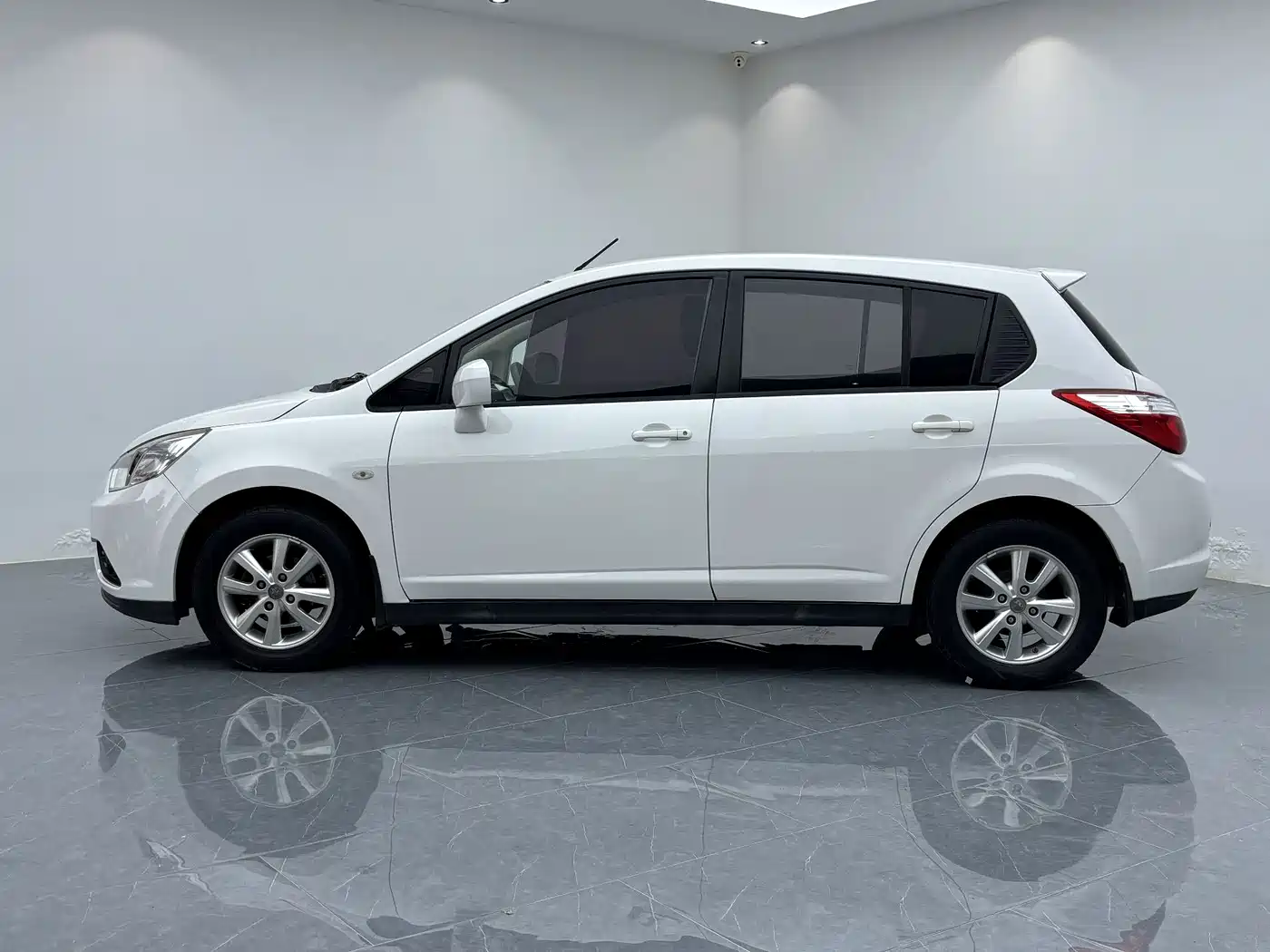 Venucia R50 2016 2015 1.6L Automatic Fashion Edition