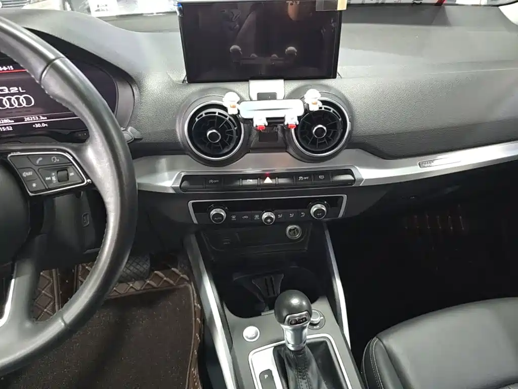 Photo 13 - Audi Q2L
