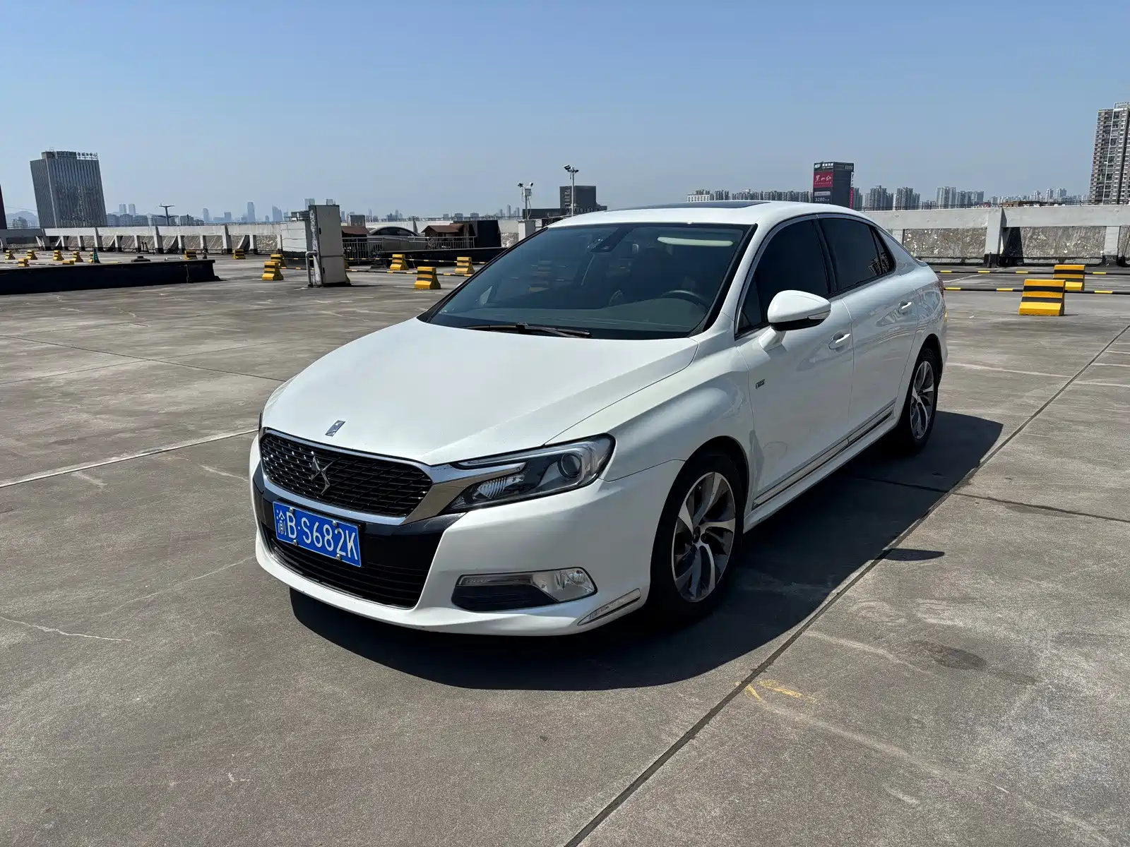 Фото 1 - DS 5LS