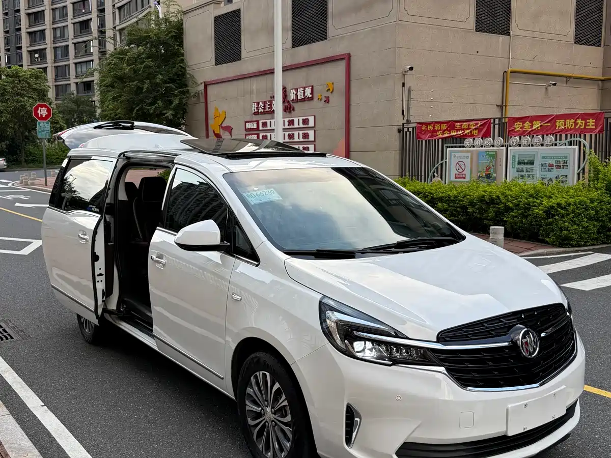 Photo 4 - Buick GL8